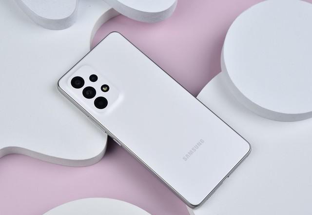 看着赏心悦目用的舒舒服服 这四款手机买了不后悔