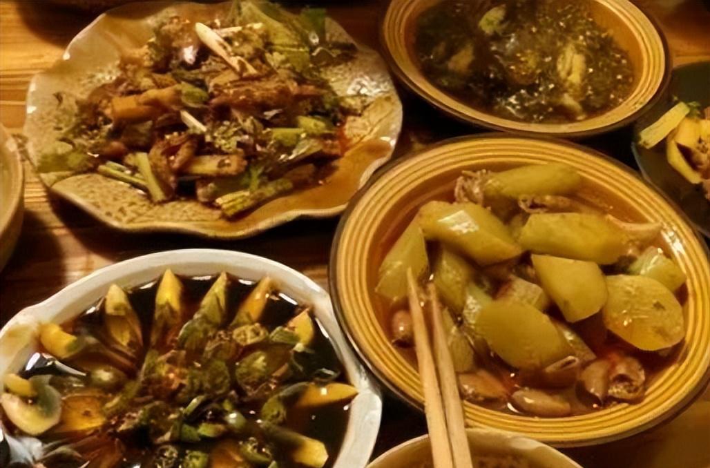 成都美食攻略：N刷吃不腻的15家小店！「本地人推荐！非网红！」