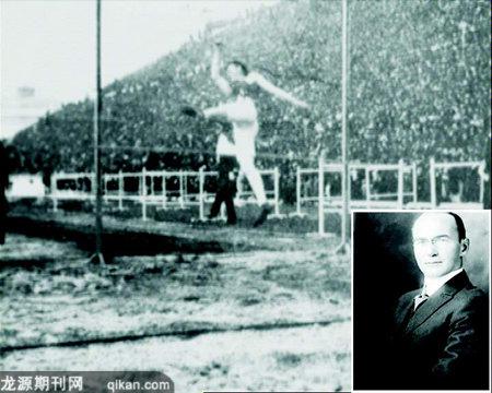 横杆下“钻”过去的跳高